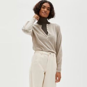 Everlane Cashmere Henley in Oatmeal, Size Small
